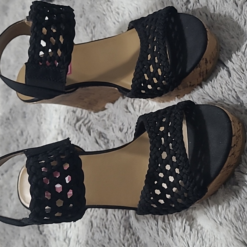 New pop wedges size 7
